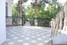 gencede-1-hektar-erazide-3-heyet-evi-olan-kompleks-satilir