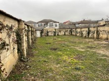 Qubanın mərkəzində, H.Əliyev prospektində iki mərtəbəli ev satılır., -18