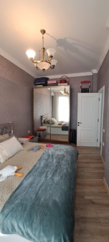 İnşatçılar prospekti,Statistika komitəsinin yanı Köhnə Tikili, -4